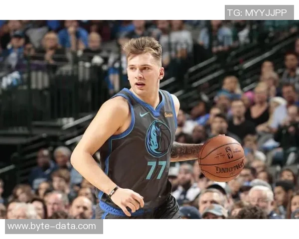 鲍尔与福克斯精彩对决集锦展现篮球技巧与激情碰撞